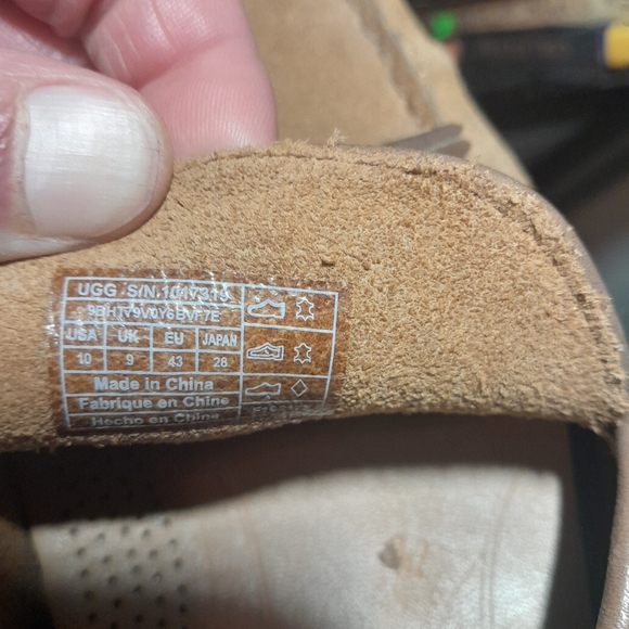 UGG "Marris" suede slip-on driving moccasins.  Tan suede, men's size 10 - Picture 9 of 10